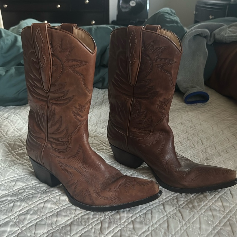 Guess hardly worn brown cowboy boots